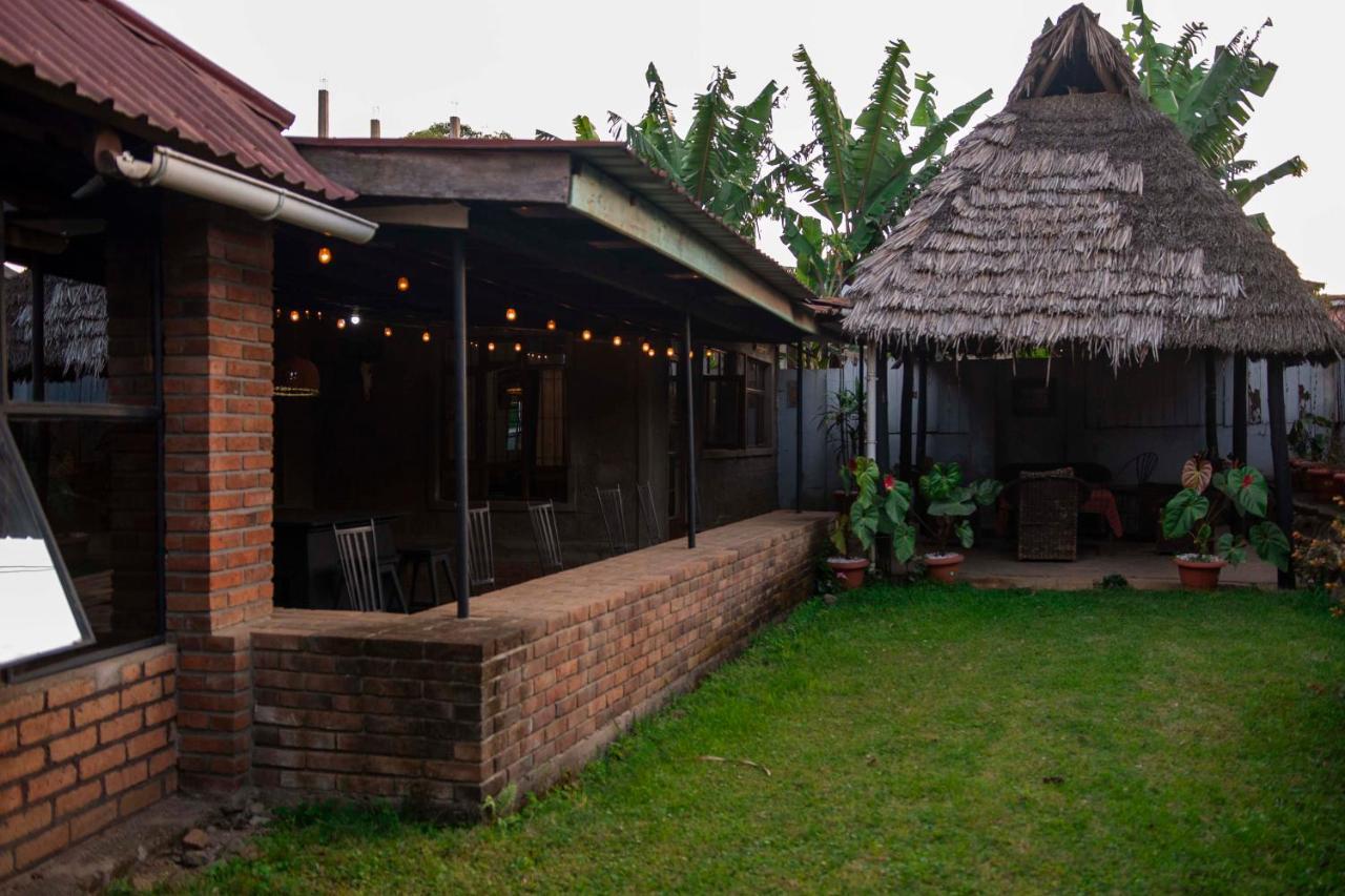 Meru Safari House Аруша Экстерьер фото